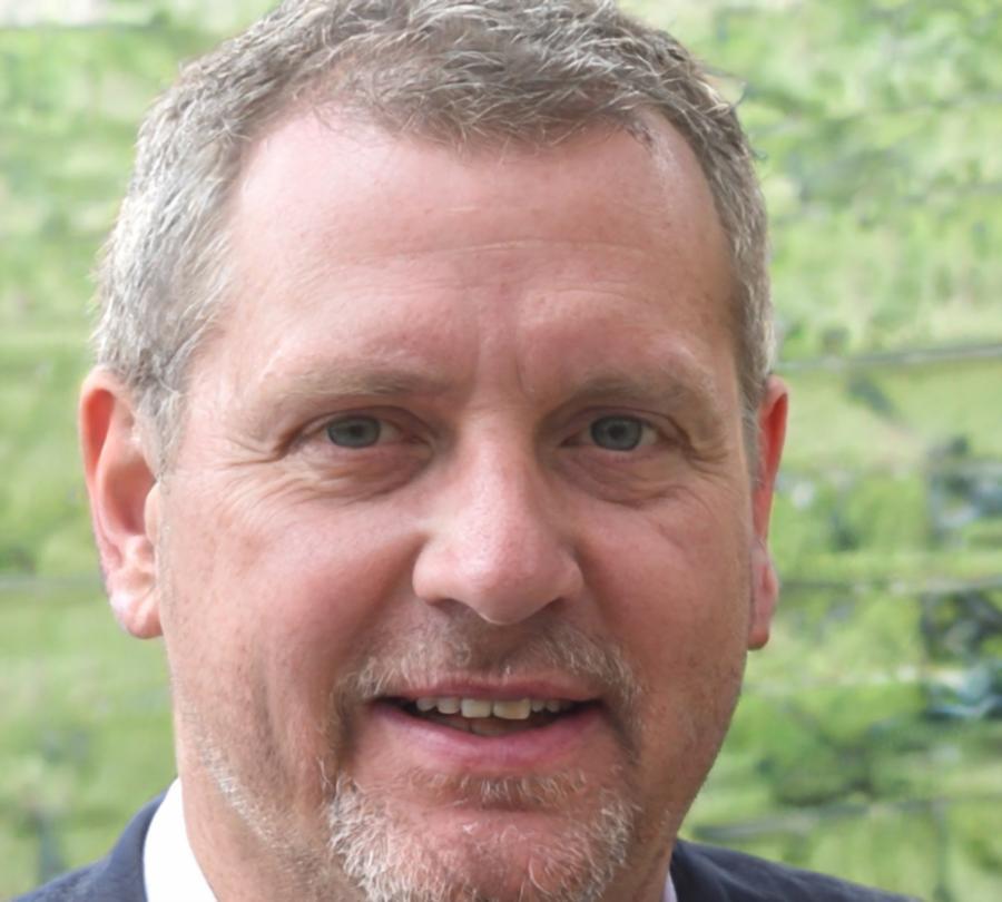 Portrait de Julien Mercier, formateur en gestion budgétaire